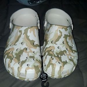 CROCS Mens camo print size 13